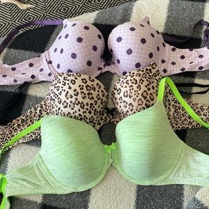 3 Victoria’s Secret bras